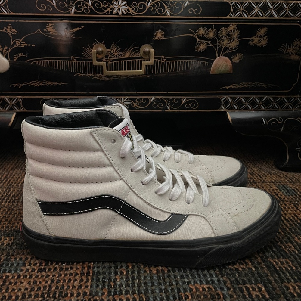!!RARE!! Vans Off The Wall Suede White and Black High-Top Sneakers 8.5